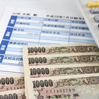 電子給与明細でも給与明細の発行は法律で義務づけれられているの？